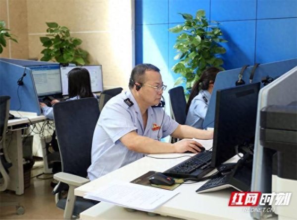 汇盈策略  张家界税务:“一把手”走流程 体验征纳 互动“零距离”