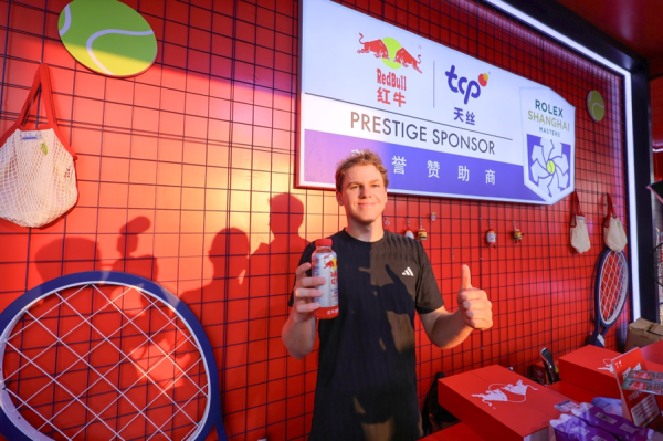大通速配 上海网球大师赛的亚军，给球迷送了特别福利？